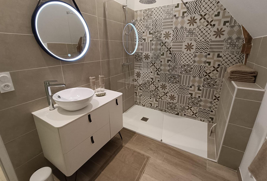 Salle de bain à l'étage du gîte Lot 46